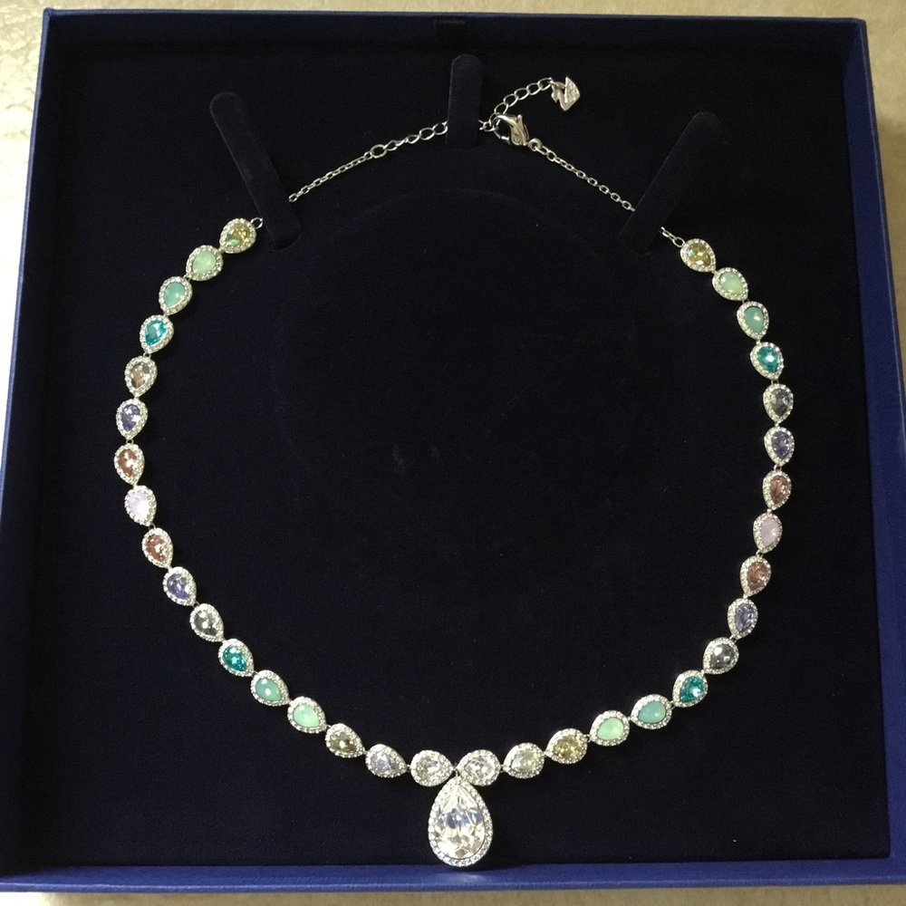 Authentic Caption All-Around Necklace, Like New